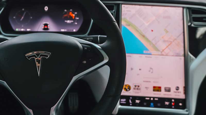 Newsletter Image: Police Chase Sleeping Tesla Driver